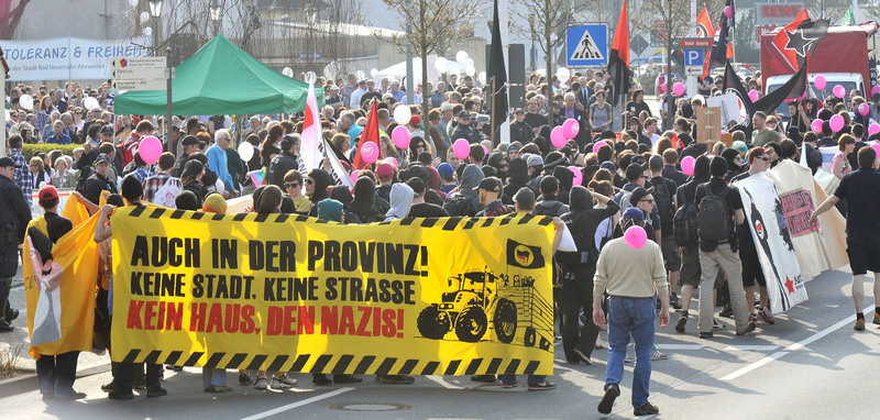 Bad Neuenahr: Rund 300 Teilnehmer beteiligten sich am Demonstrationszug der Antifa.