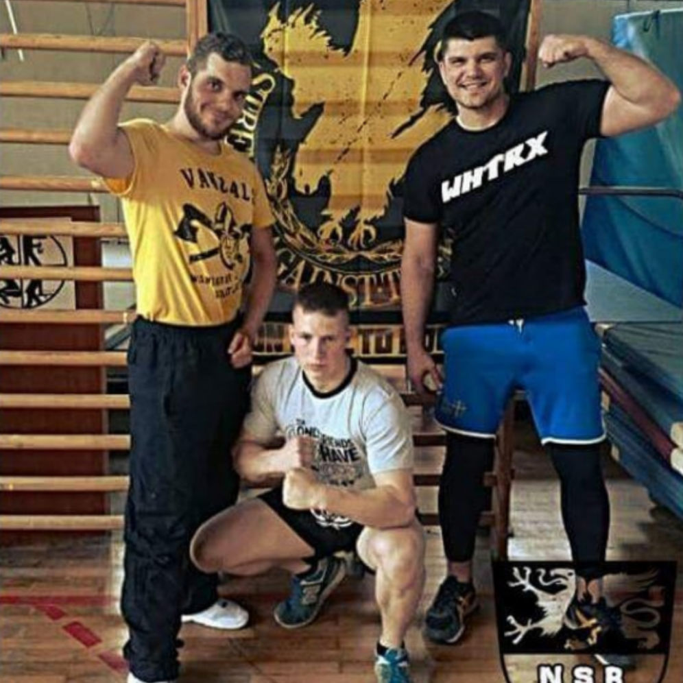 Dennis Mallow (mittig), Neonazi-Aktivist der „Nationalen Sozialisten Rostock“, und Denis Nikitin (rechts) bei einem Seminar in Mecklenburg-Vorpommern 2017
